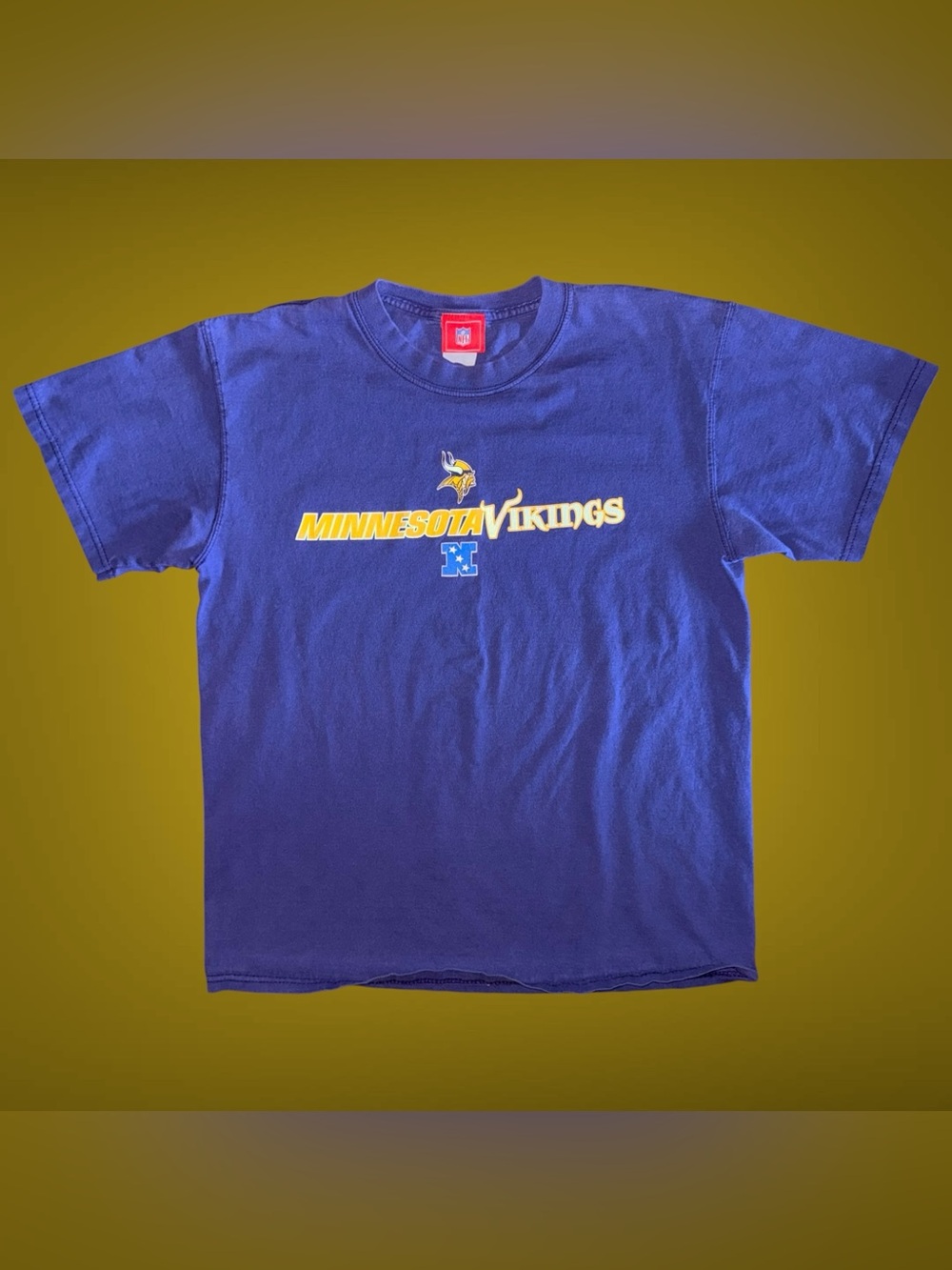 Vintage Y2K 2005 Minnesota Vikings Purple NFL NFC Size Medium T-Shirt